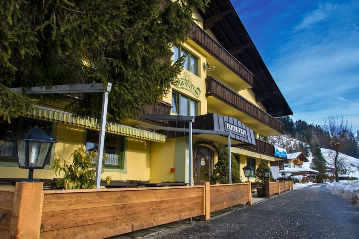 Chalet sonwend outside 2