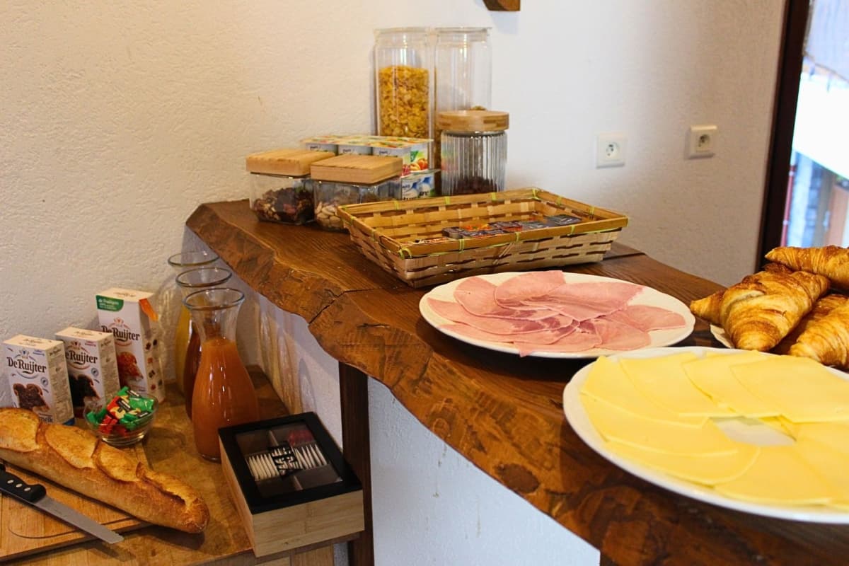 Pom de pin breakfast