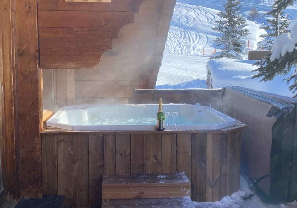 chalet clouds hot tub