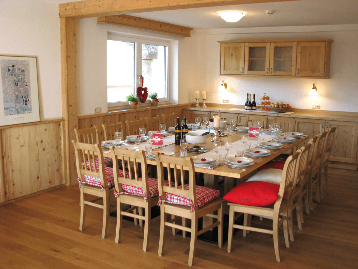 3-eetkamer-2__ScaleWidthWzEyMDBd