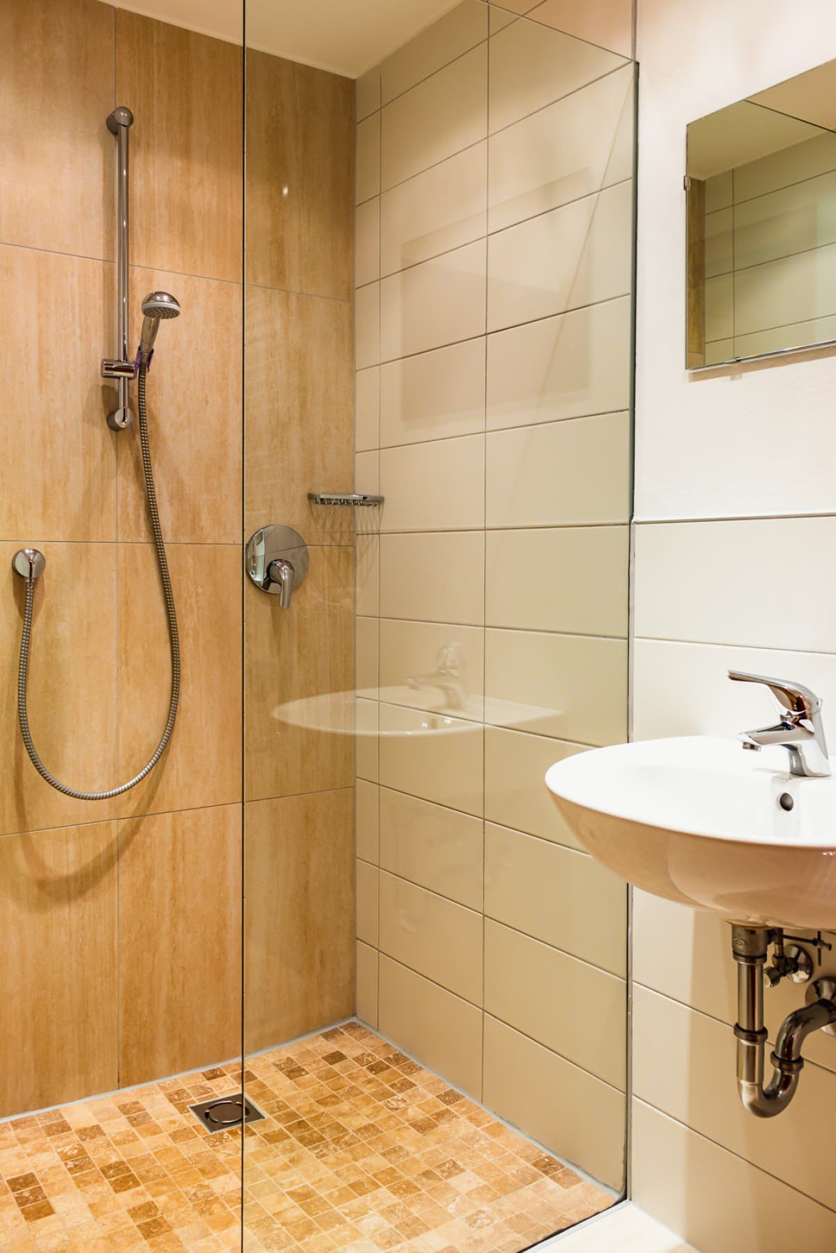 5-slaapkamer-2__ScaleWidthWzEyMDBd