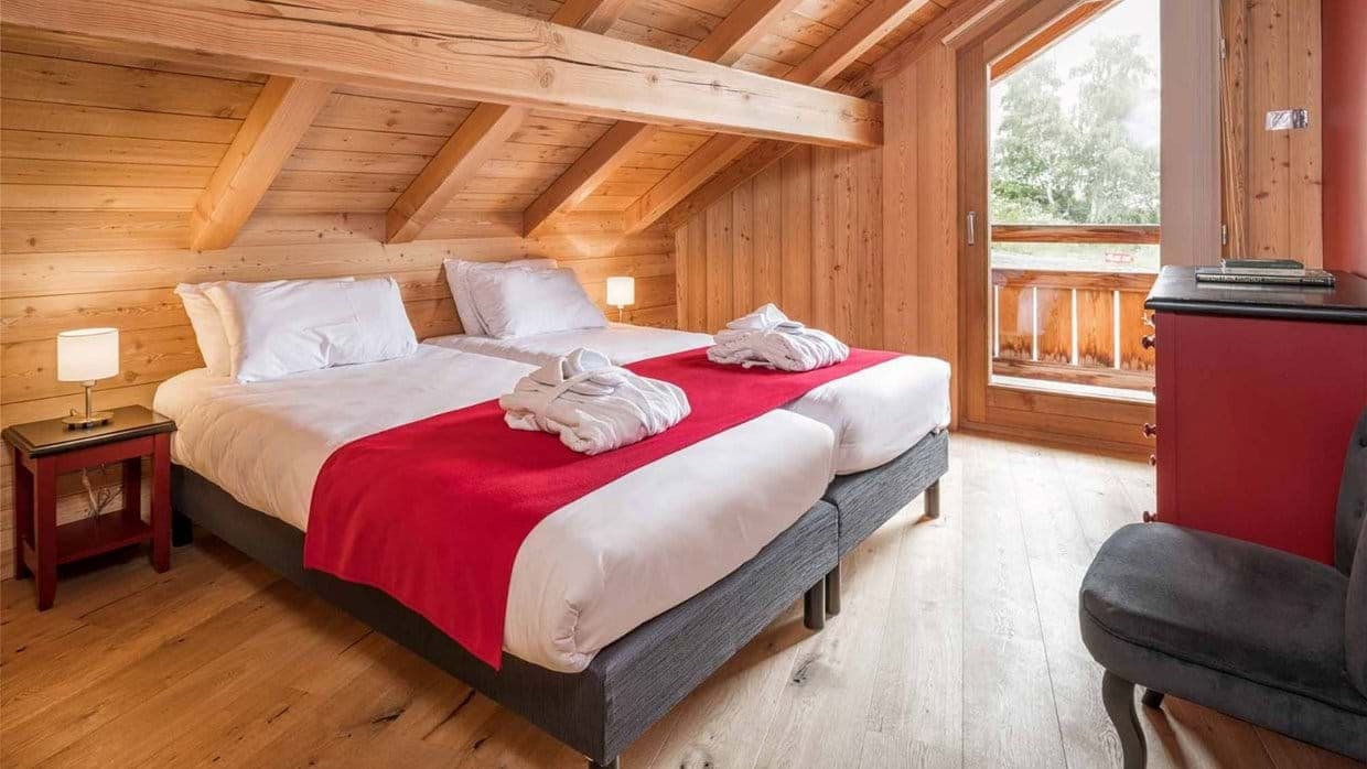 luxury-ski-chalet-woodpecker-bed-1