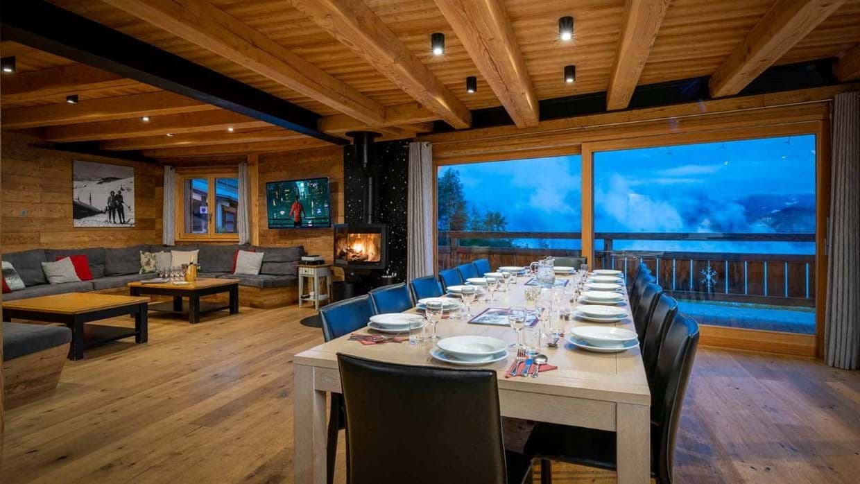 luxury-ski-chalet-woodpecker-dining
