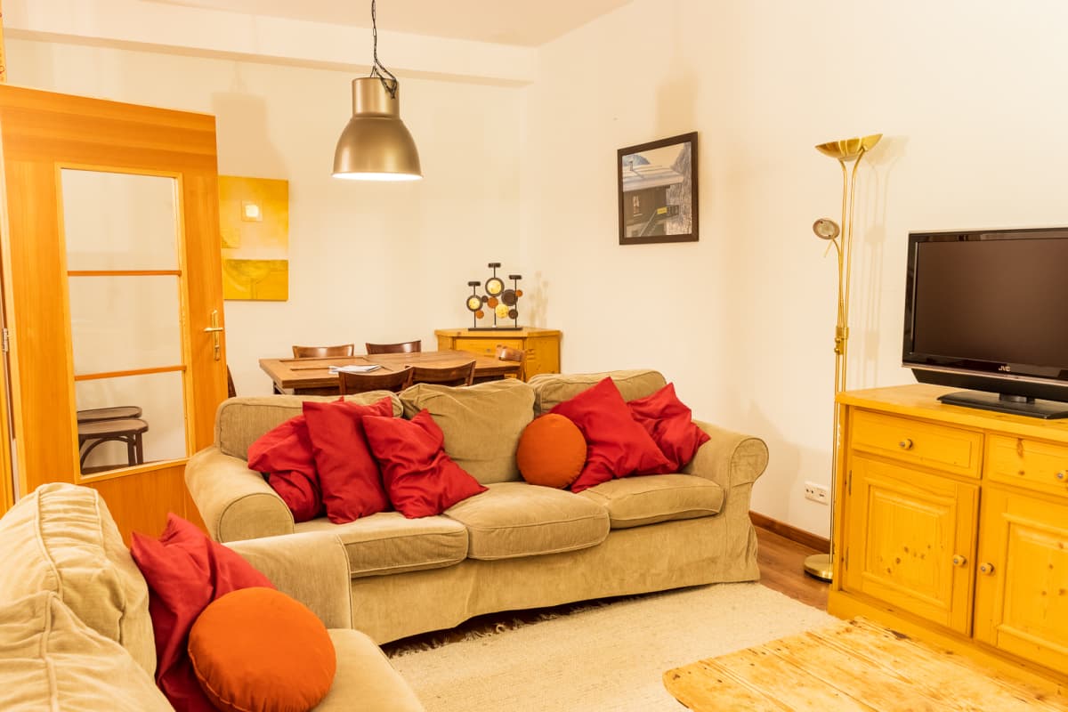 2-woonkamer-1__ScaleWidthWzEyMDBd