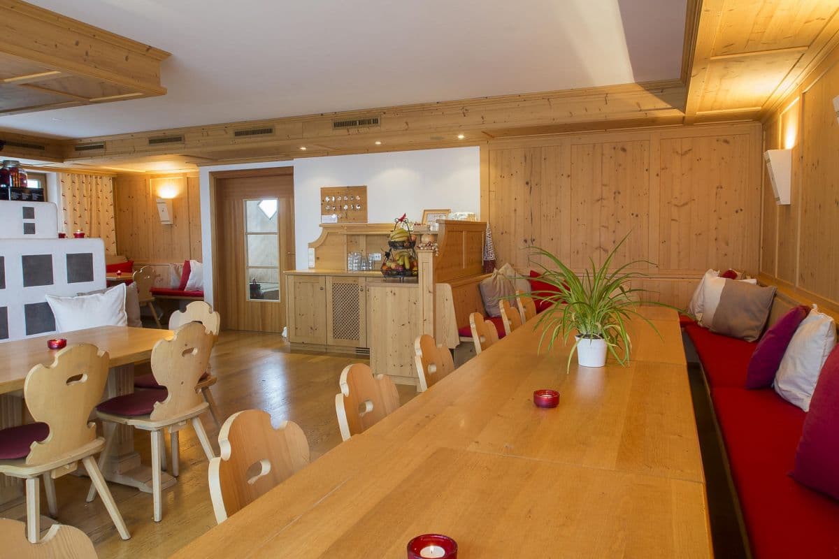 3-eetkamer-3__ScaleWidthWzEyMDBd