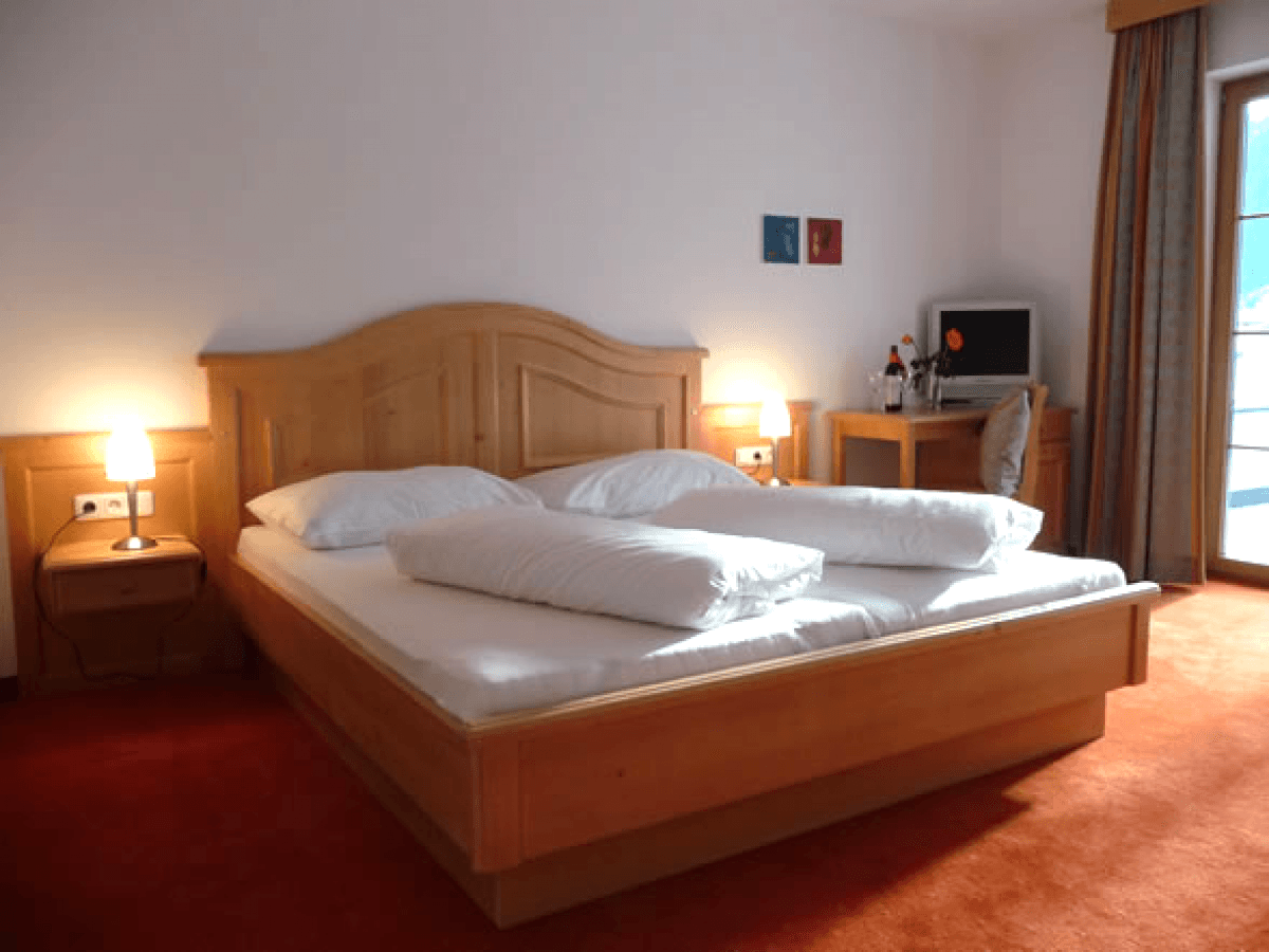 4-slaapkamer-3__ScaleWidthWzEyMDBd