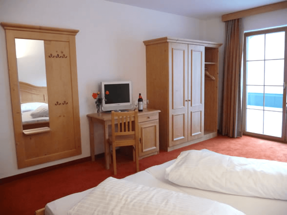 4-slaapkamer-4__ScaleWidthWzEyMDBd