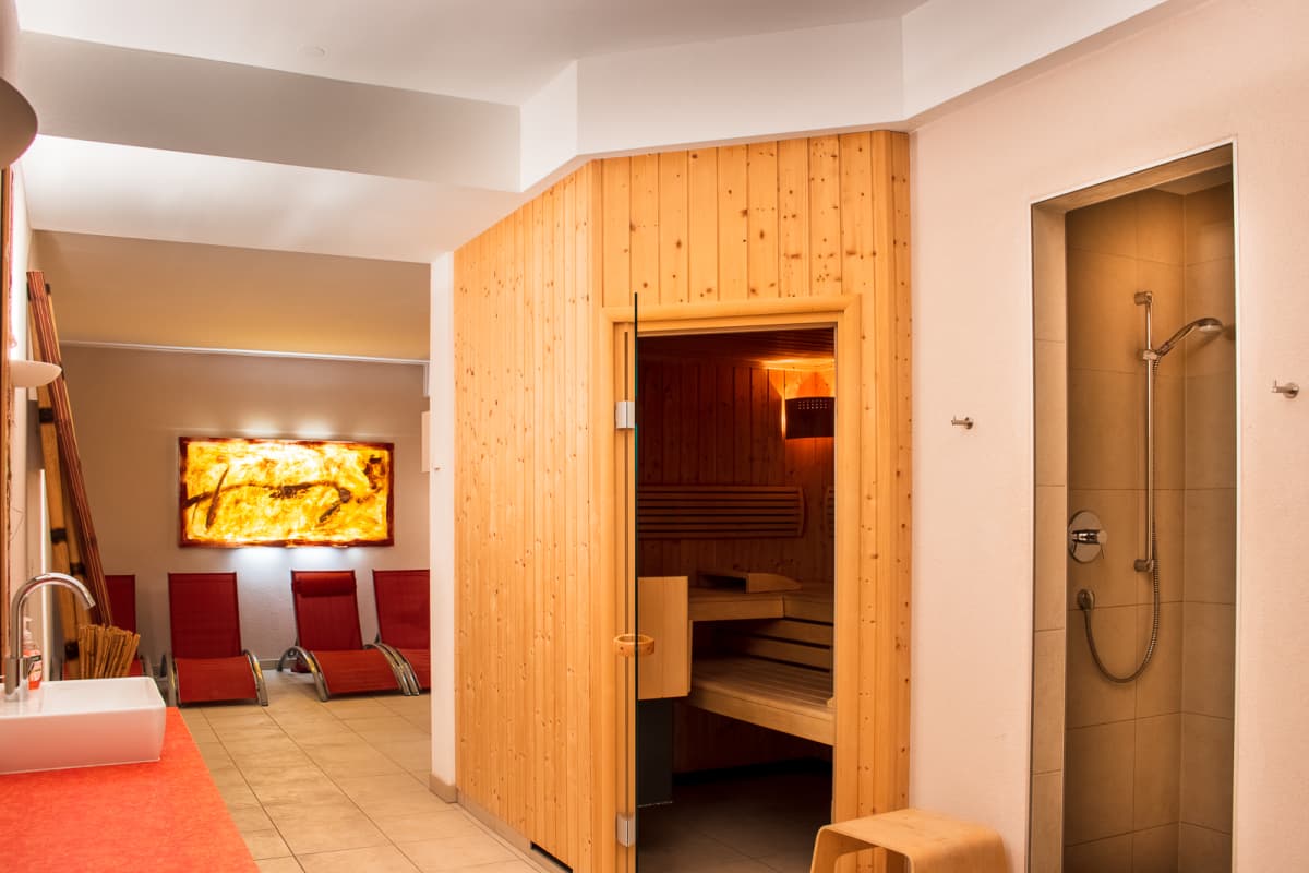 6-sauna-1__ScaleWidthWzEyMDBd