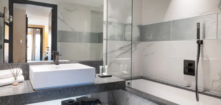 three_bedroom_apartment_bathroom-1