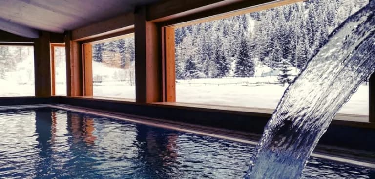 hotel_au_charmant_petit_lac_spa_view