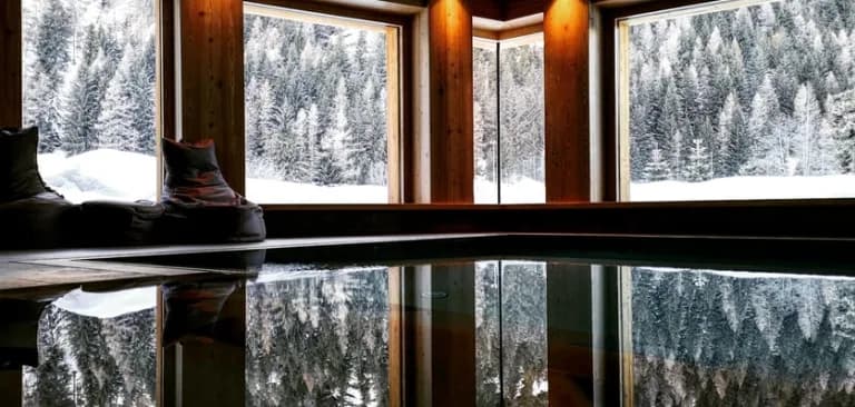 hotel_au_charmant_petit_lac_window