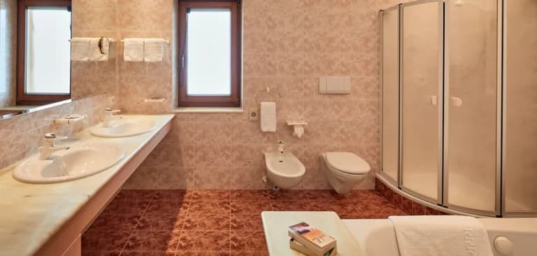 pension-angelo-bathroom