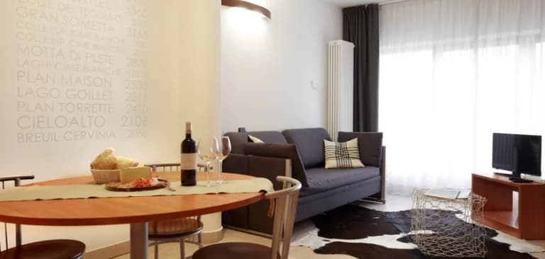 studio_superior_dining_table_lounge