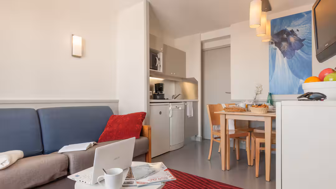 FRA_AVO_002_13WebOriginalCompressed (1)