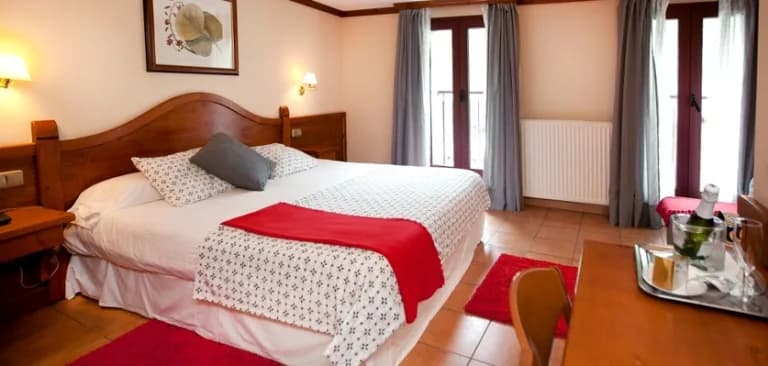 hotel-montane-large-bedroom