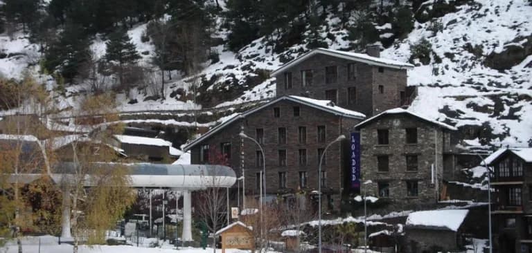 hotel-montane-opposite-lift