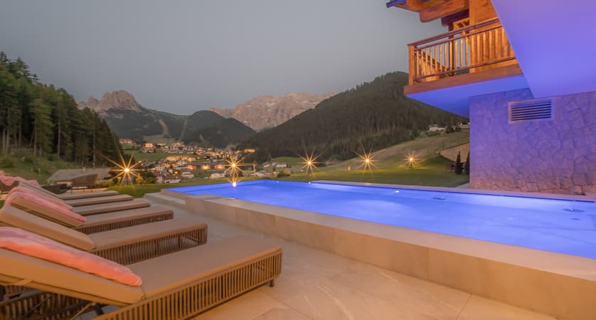 hotel-rodella-selva-pool-loungers