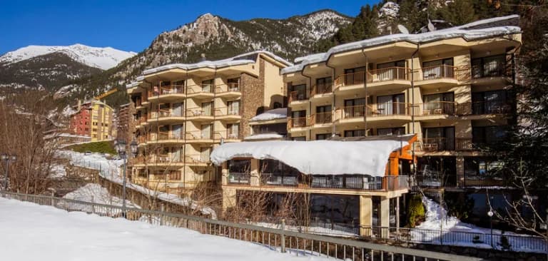 hotel-sant-gothard-exterior-02