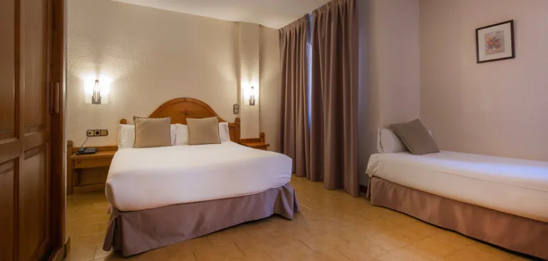 hotel-sant-gothard-triple-room-01