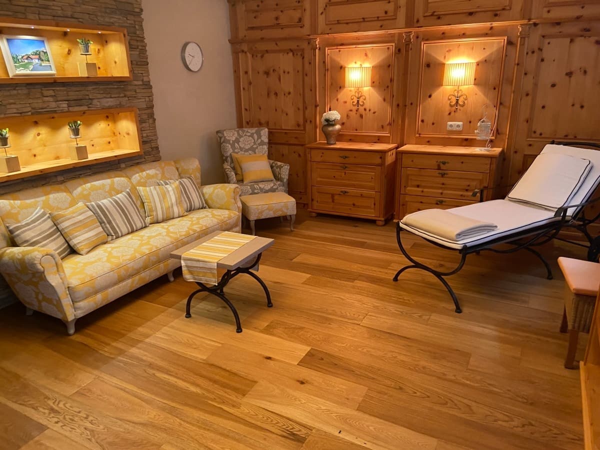 24__ScaleWidthWzEyMDBd