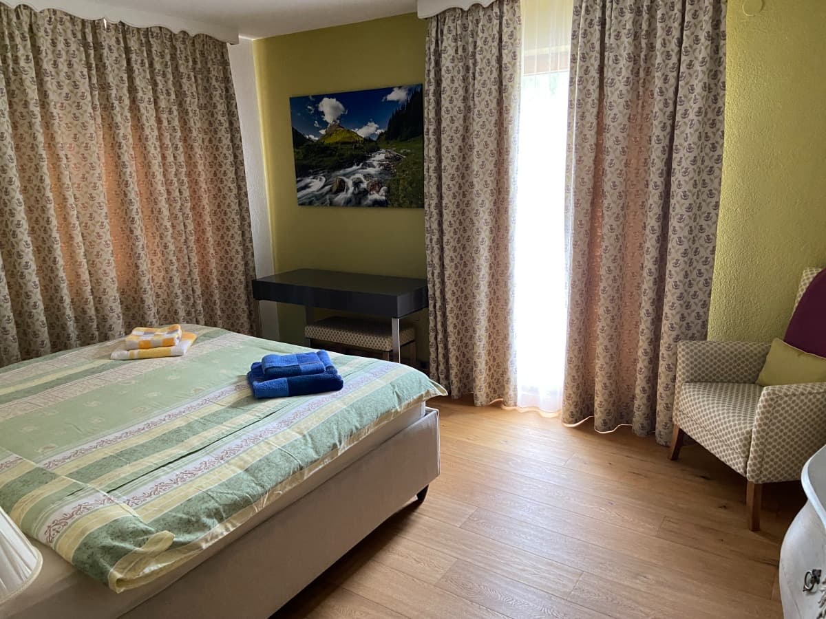 32__ScaleWidthWzEyMDBd