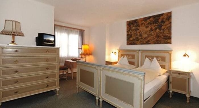 AUS_SAA_020_02_SMALLWebOriginalC