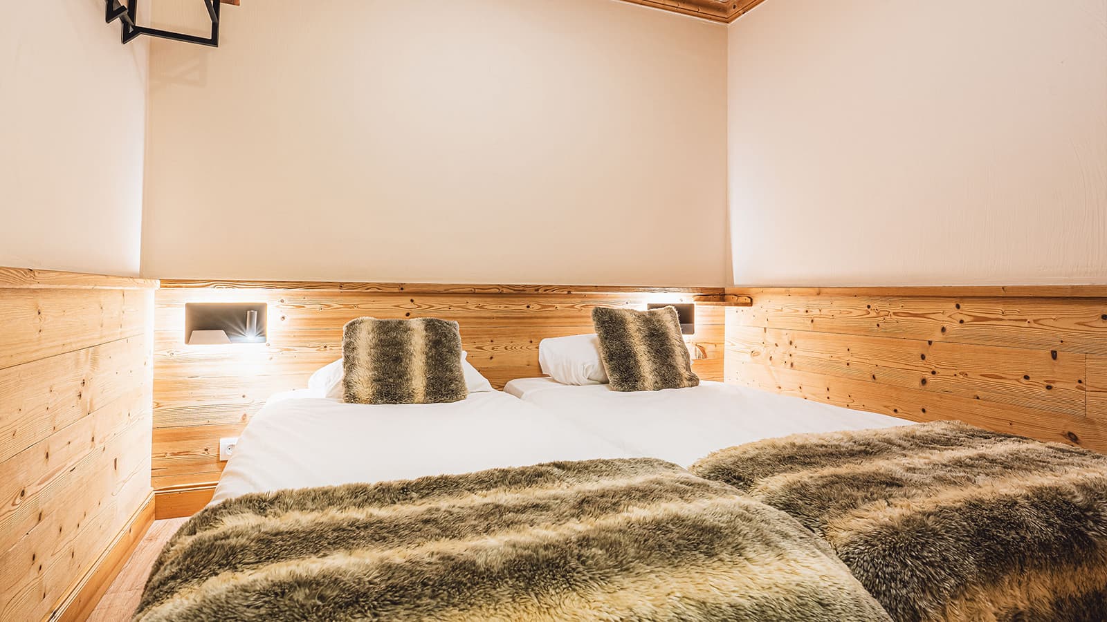 jakub-bedroom-3_20890