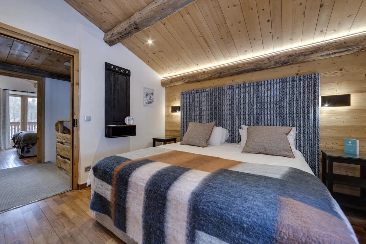 11977_c=(0,0,2047,1365)_w=1200_h=800