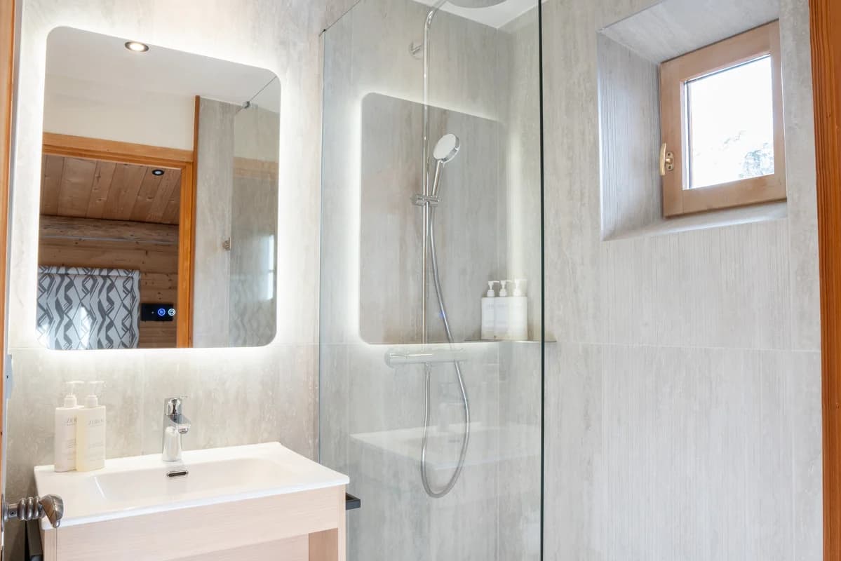 13210_c=(2,0,4254,2839)_w=1199_h=800