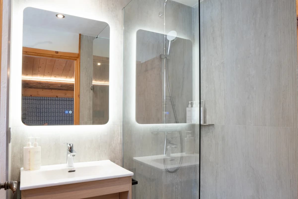 13212_c=(0,0,4084,2723)_w=1200_h=800