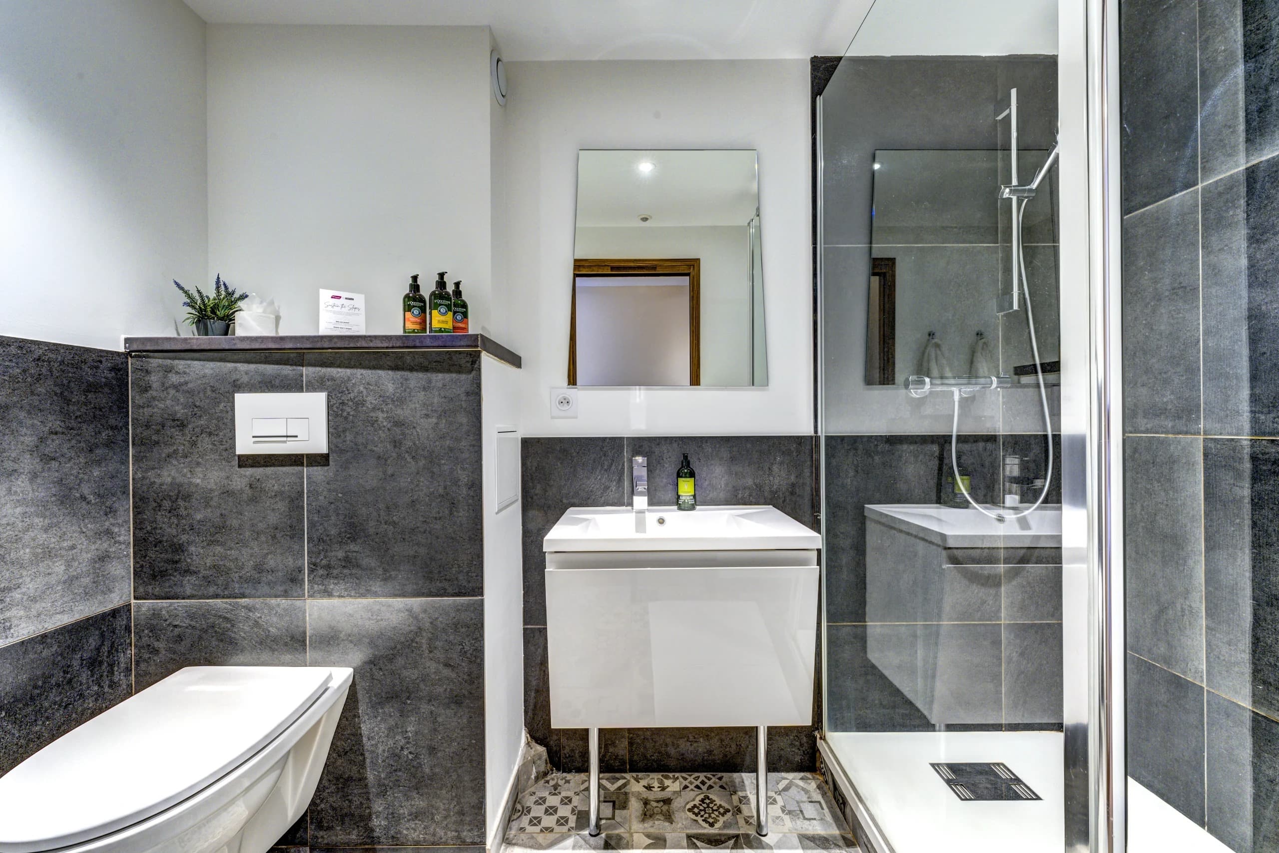 Petit-Chardon-Room-1-Bathroom-sc