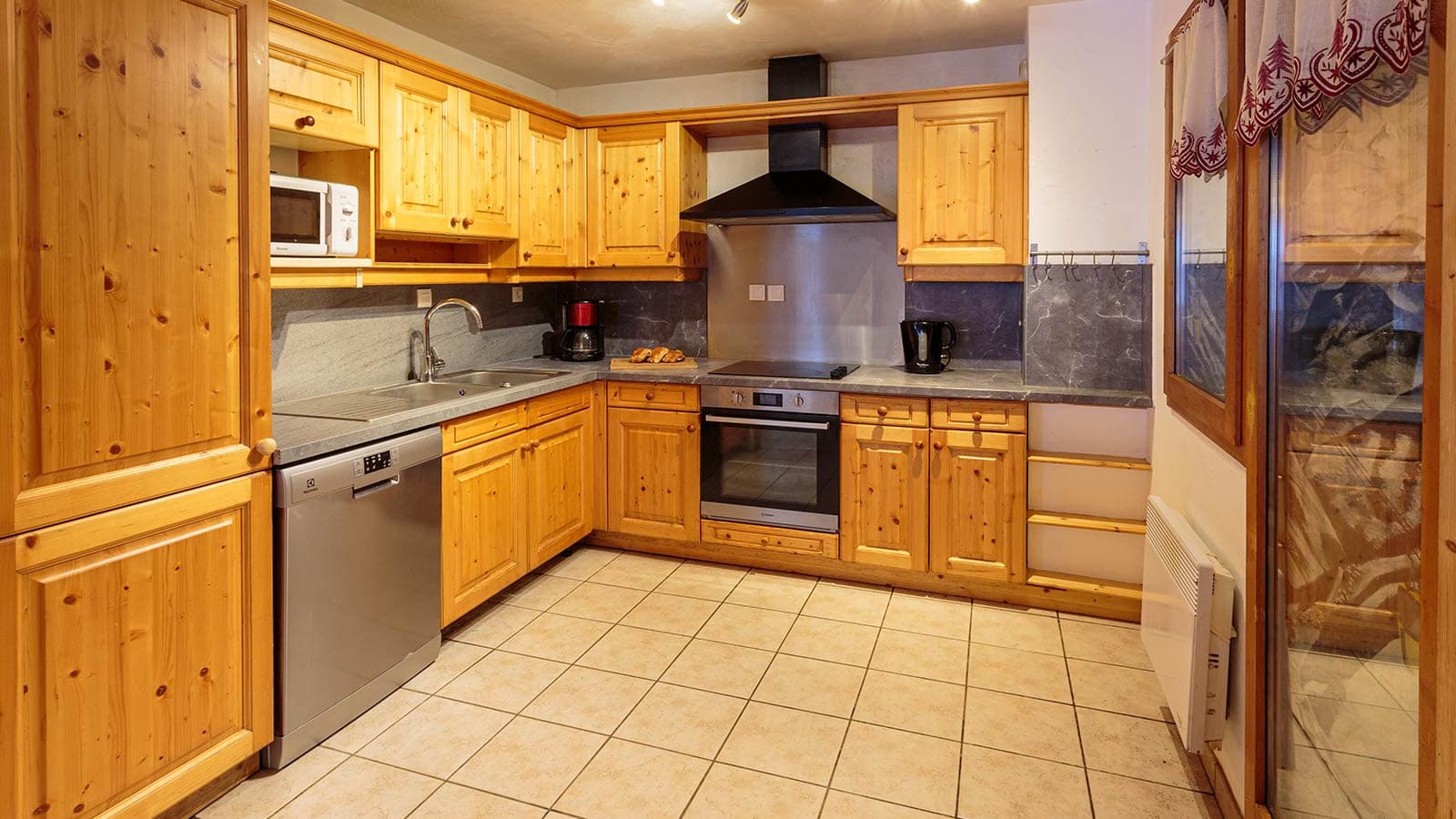 chalet-natalette-ii-kitchen_17402