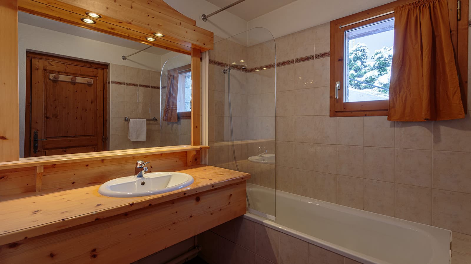 chalet-nico-bathroom-bath-2_17366