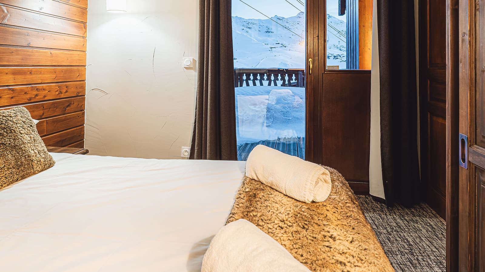 libra-bedroom-view_20847