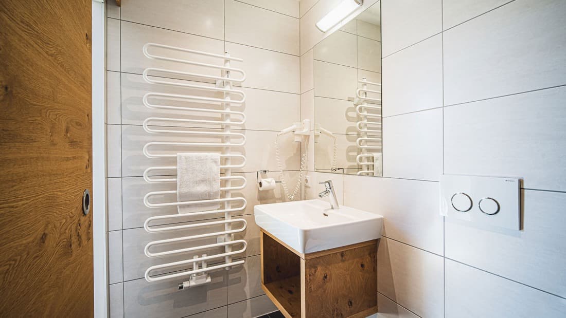 valluga--bathroom-1_19119