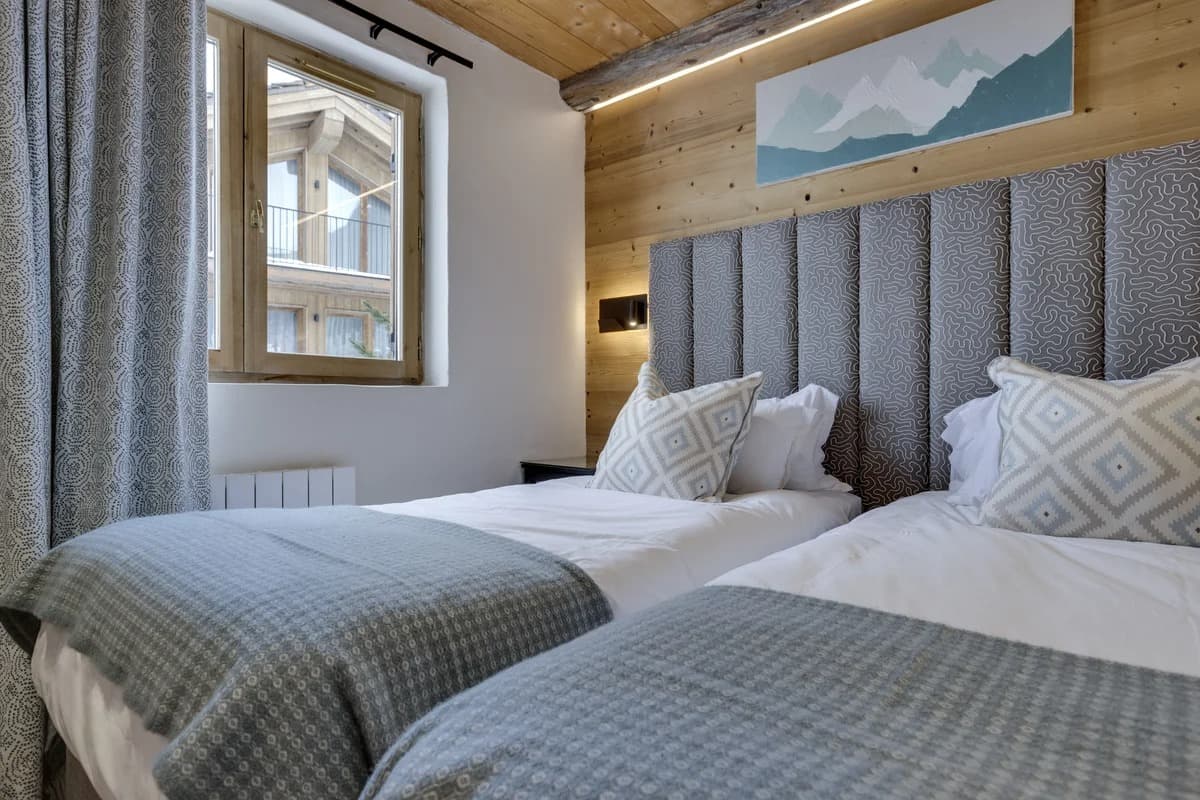 11762_c0,0,2047,1365_w1200_h800