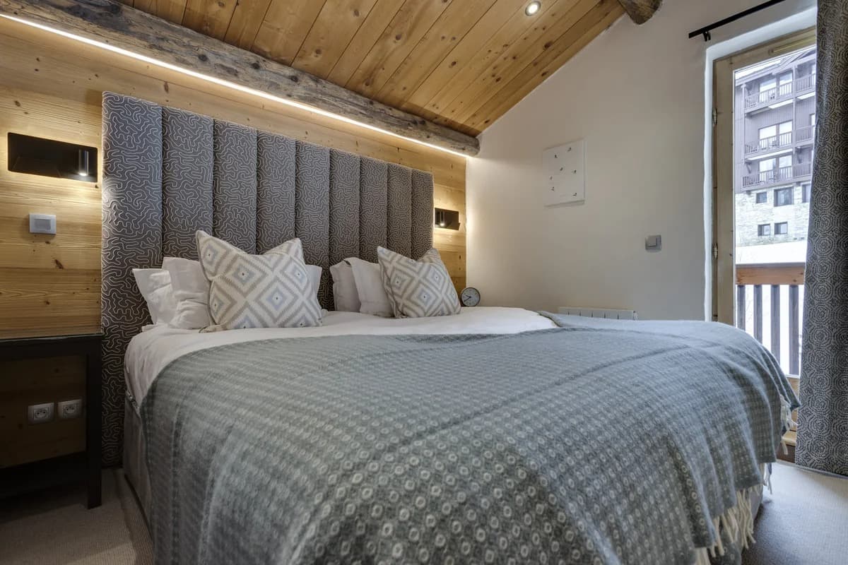 11789_c0,0,2047,1365_w1200_h800