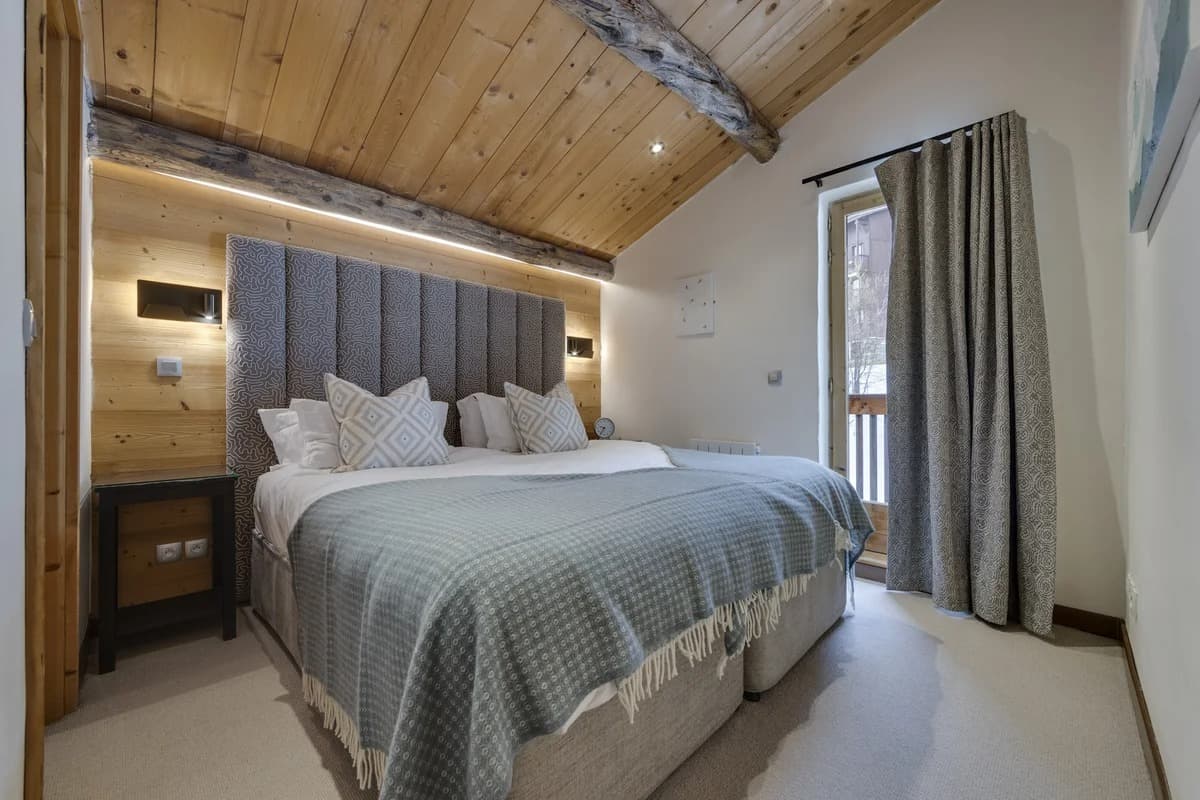 11843_c0,0,2047,1365_w1200_h800