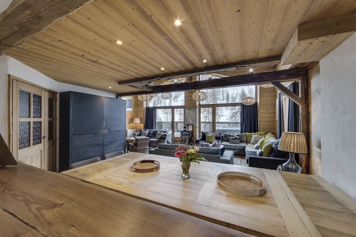 11992_c0,0,2047,1365_w1200_h800