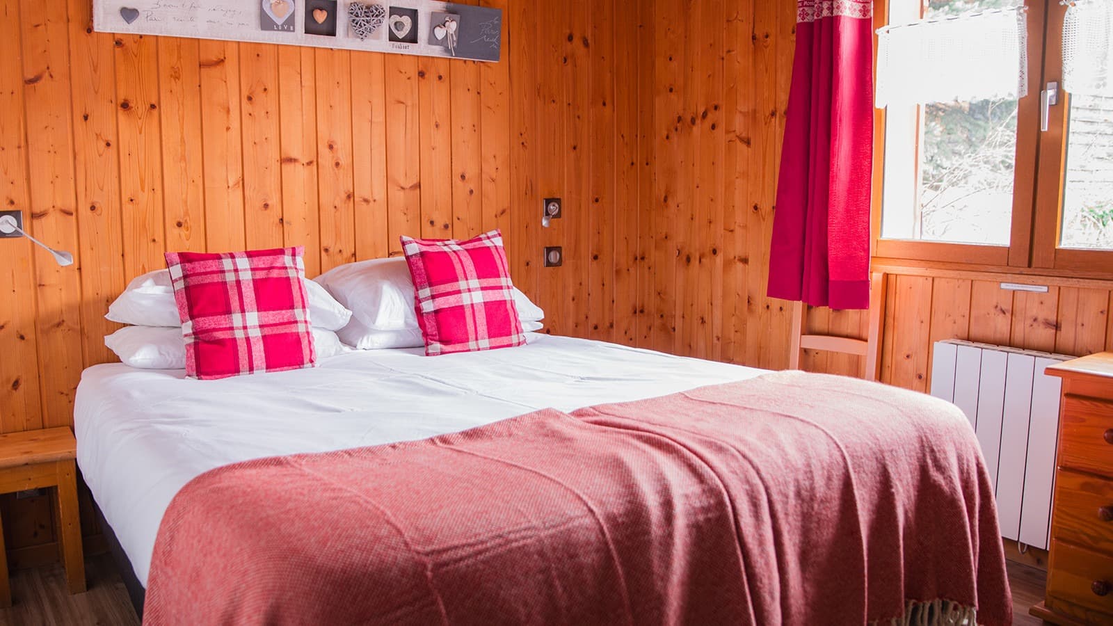 animones-bedroom-2_21190