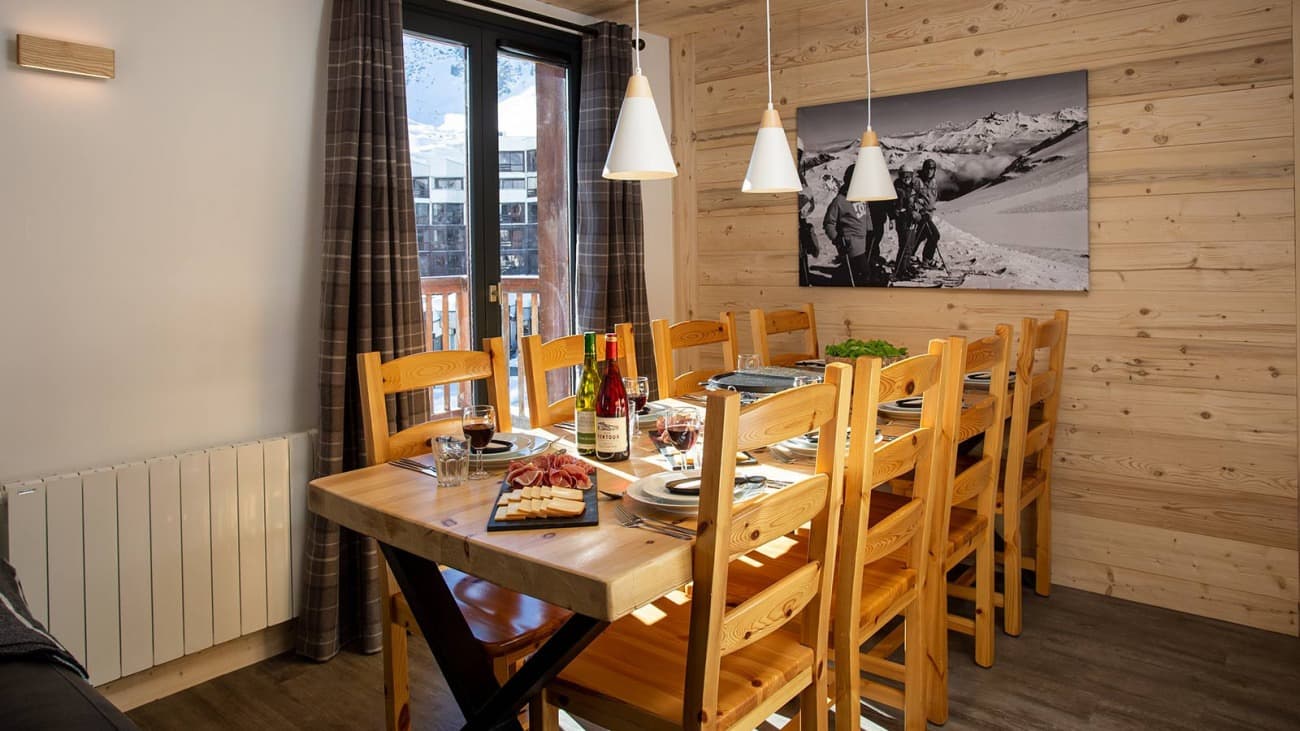 chalet-catherine---dining-table