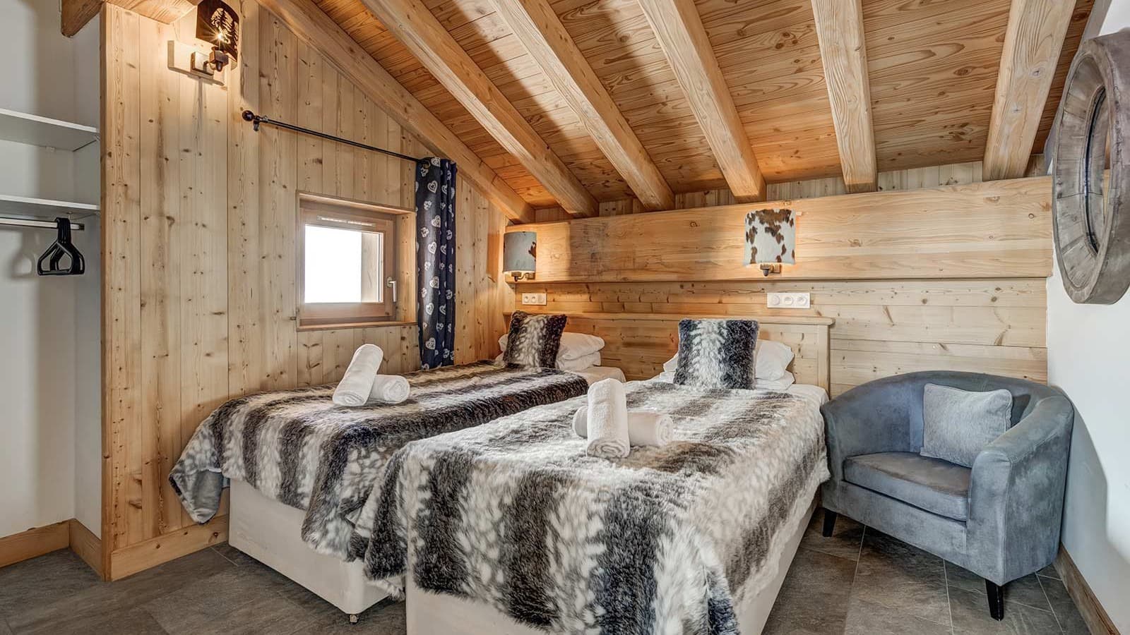 chalet-iris-bleu-bedroom-1-1_167