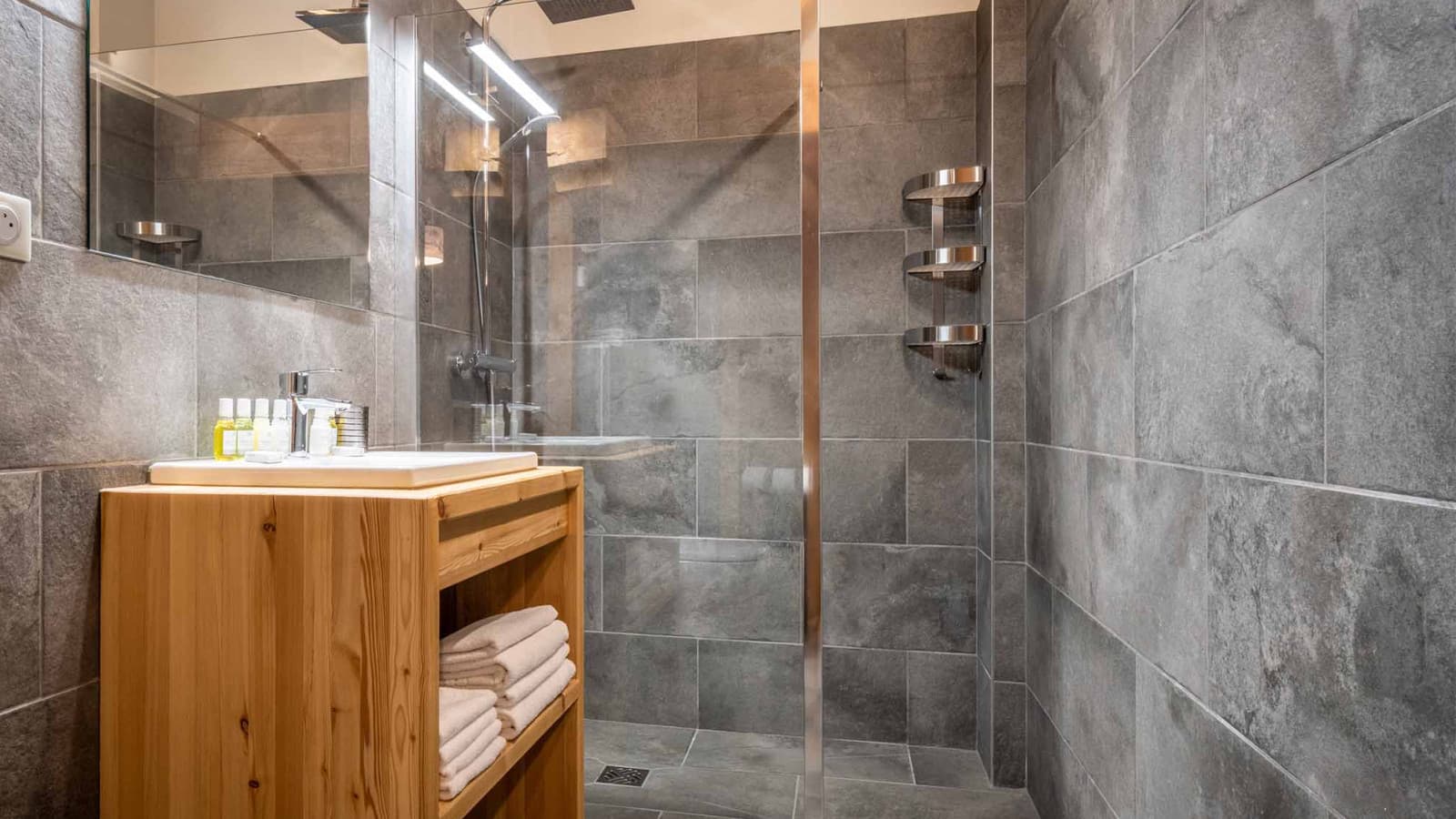 chalet-nightingale-bathroom_21828