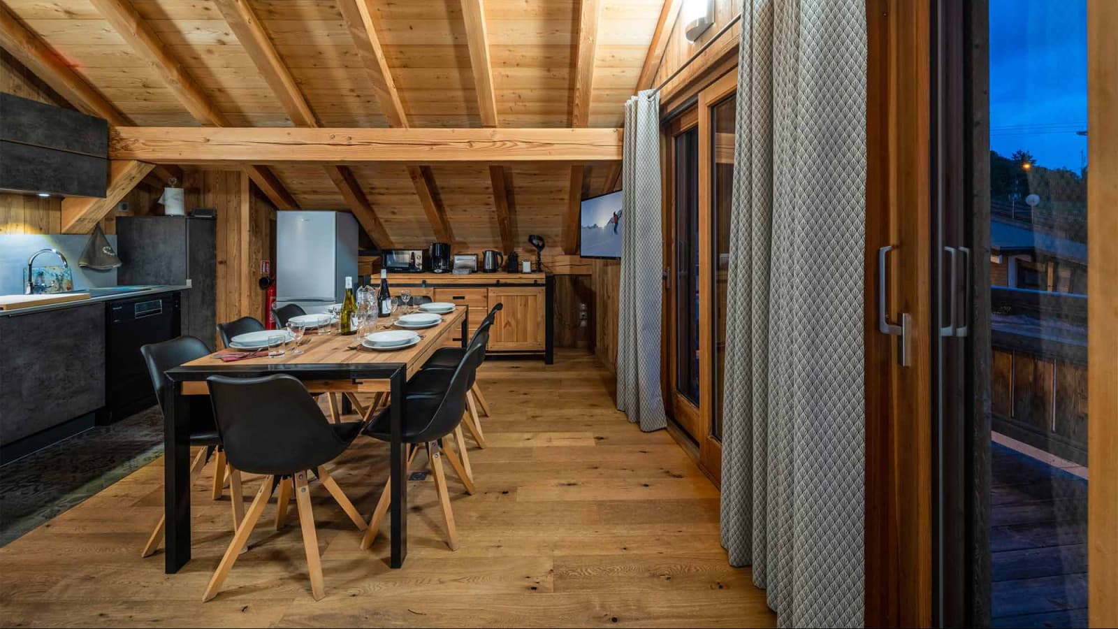 chalet-nightingale-dining2_21822