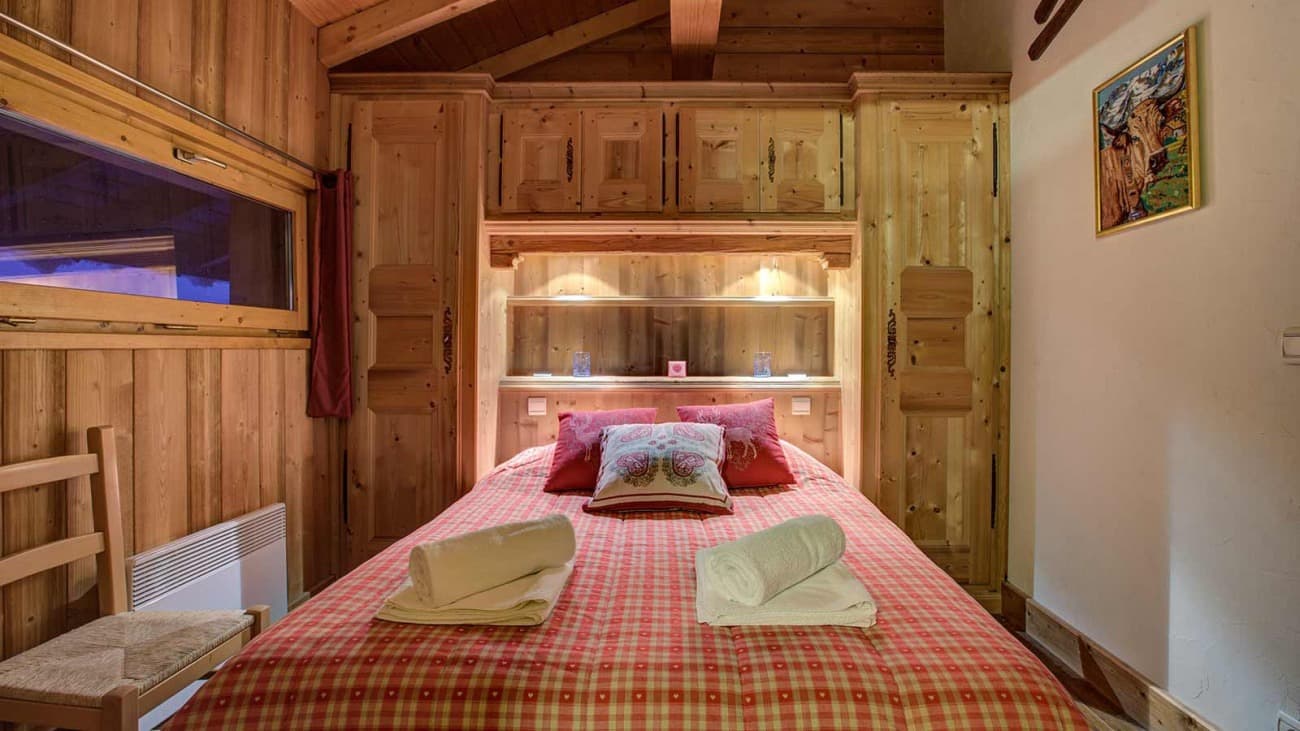 chalet_simone,_meribel_-_bedroom (2)