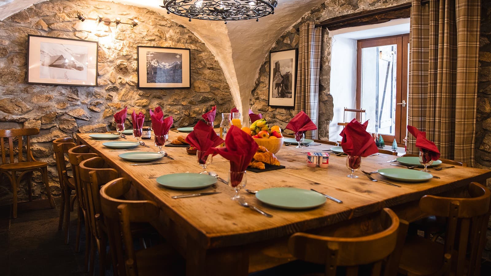 chamois-dining-area_21105