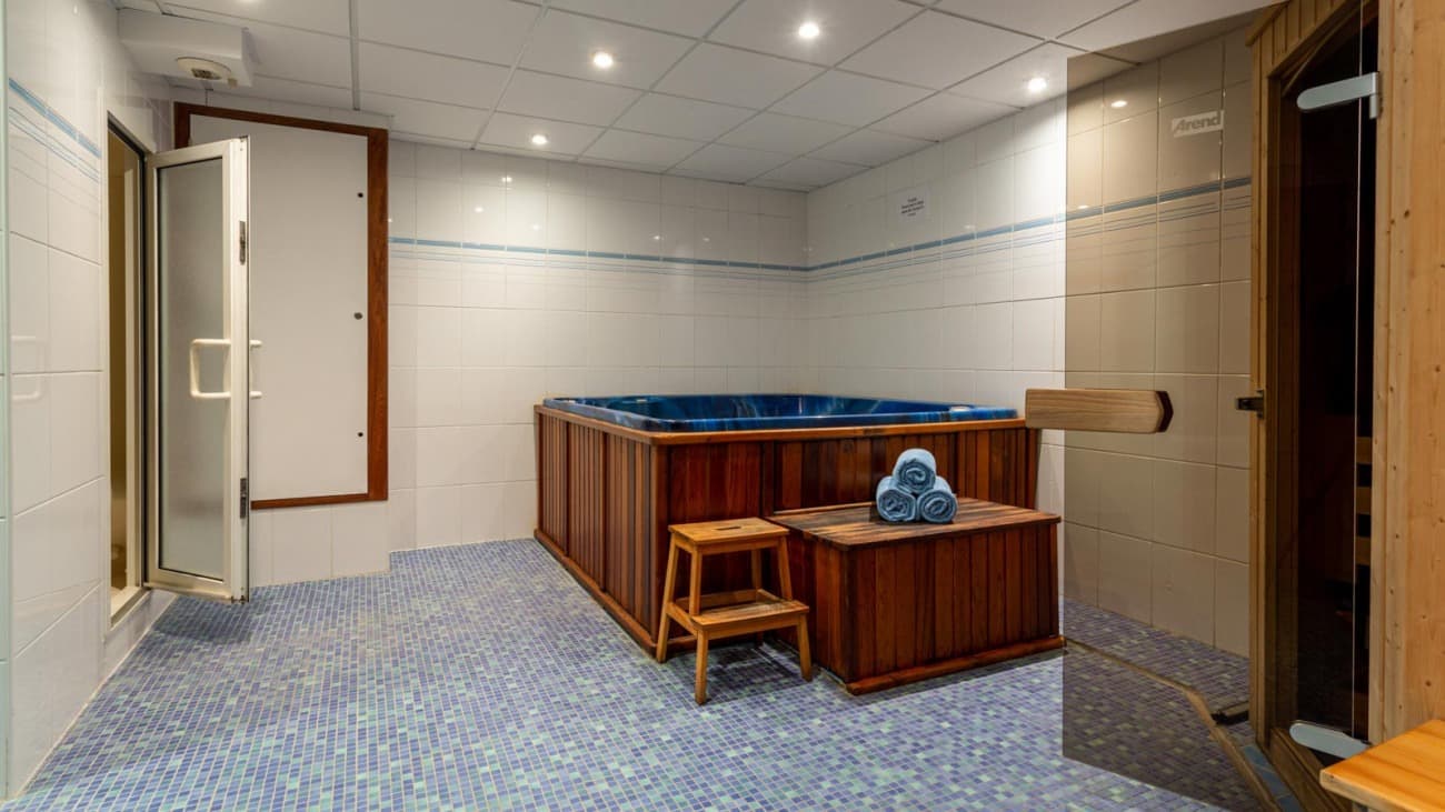 dvf-hot-tub-and-sauna_17266