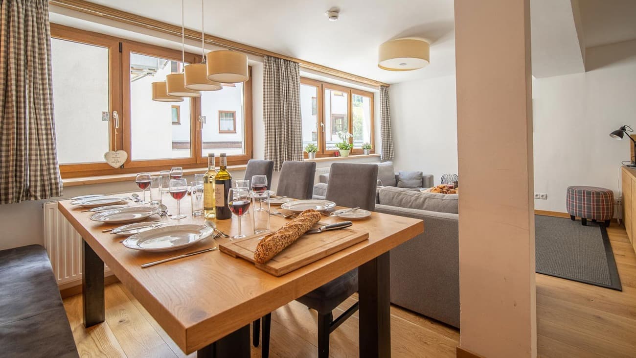 galzig-dining-table-2_19132