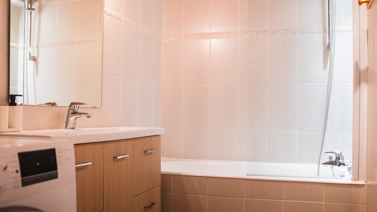 gorges-bathroom-1_21090