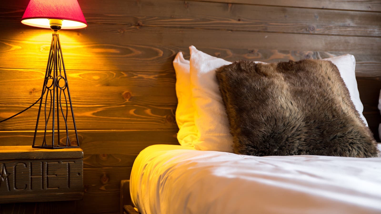 nadyia-bed-details-new_21770